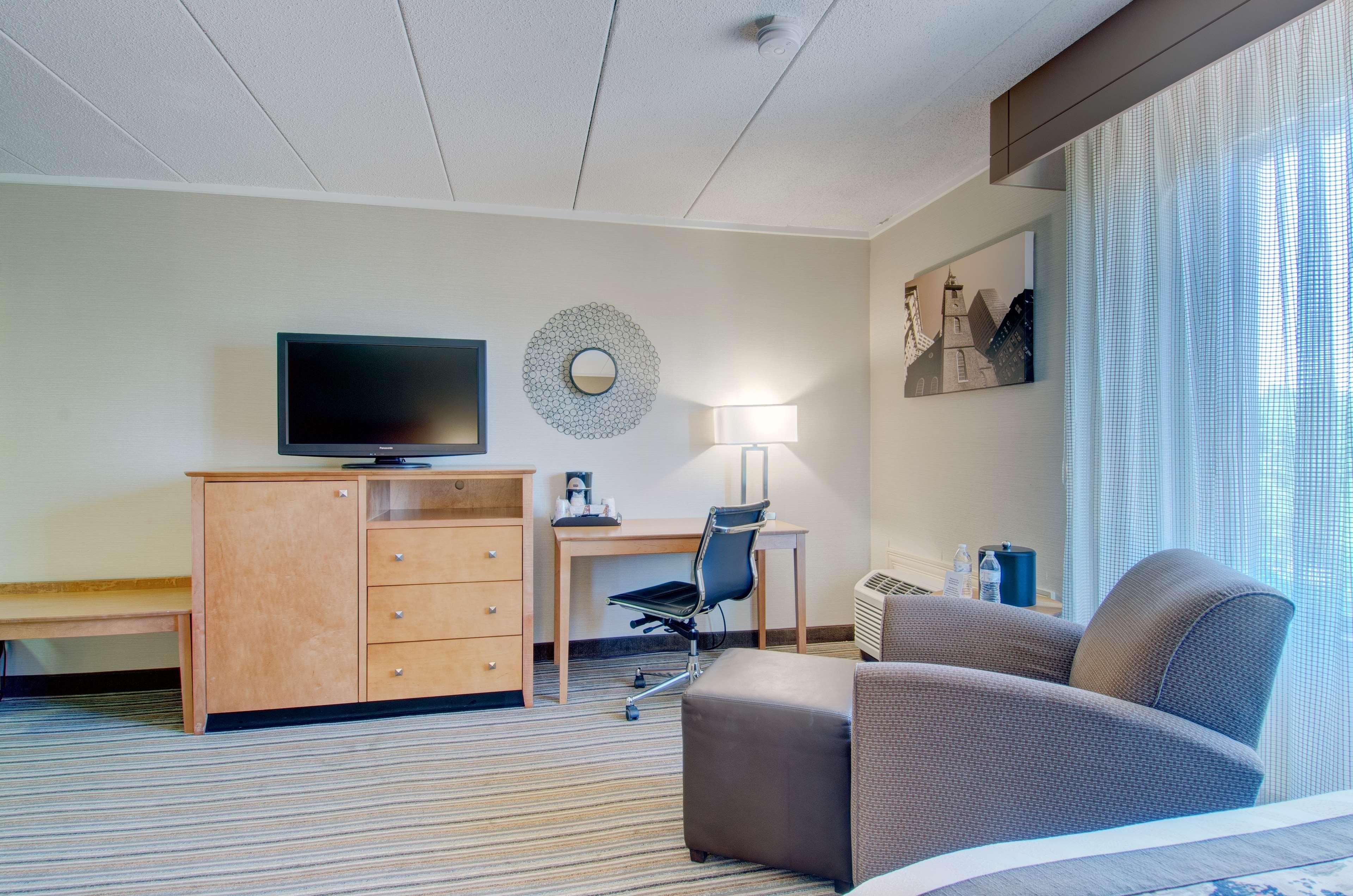 Best Western Plus Waltham Boston Exterior photo